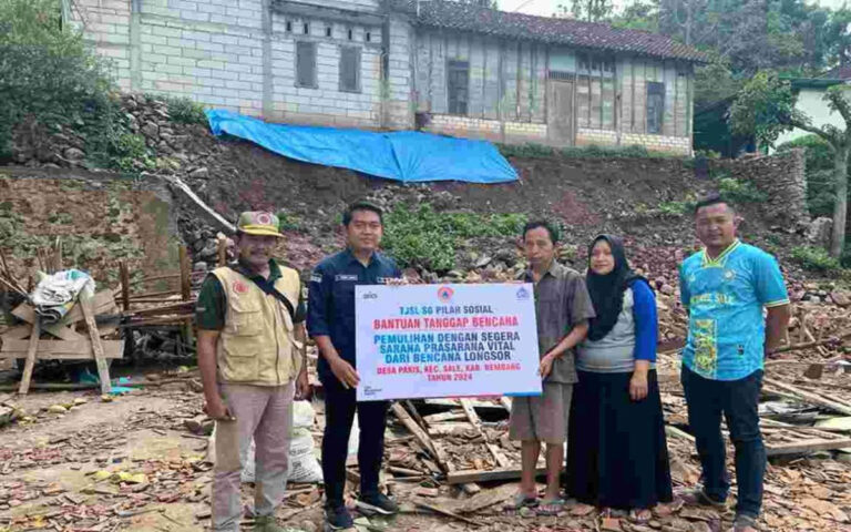 BPBD Bersama Semen Gresik Bantu Korban Kebakaran
