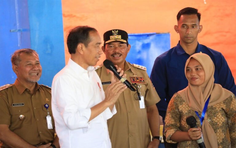 Giliran 1.000 Warga Temanggung Terima Bantuan Pangan CBP