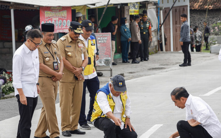 Nana Dampingi Jokowi Resmikan Empat Inpres Jalan Daerah di Magelang