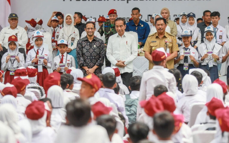 Berkat PIP, Fitria Optimistis Bisa Kuliah Di Kampus Impian