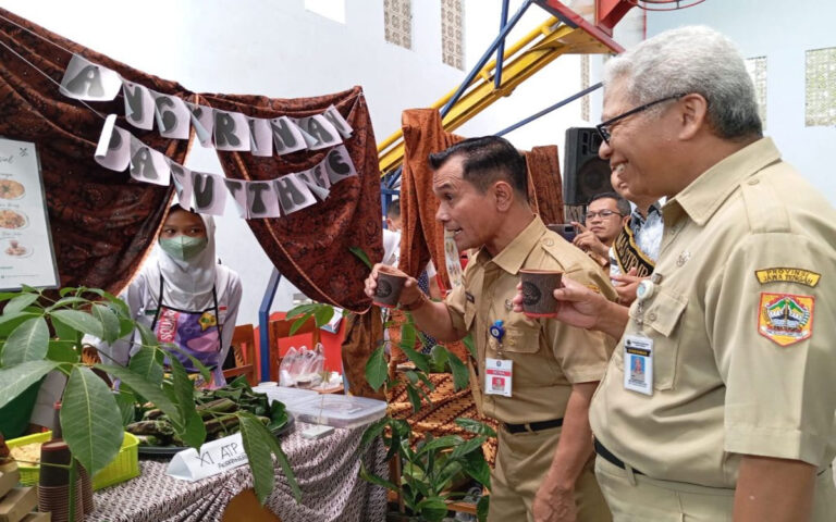 Awasi Jajanan Anak, SMKN 1 Temanggung Optimalkan Kader Keamanan Pangan