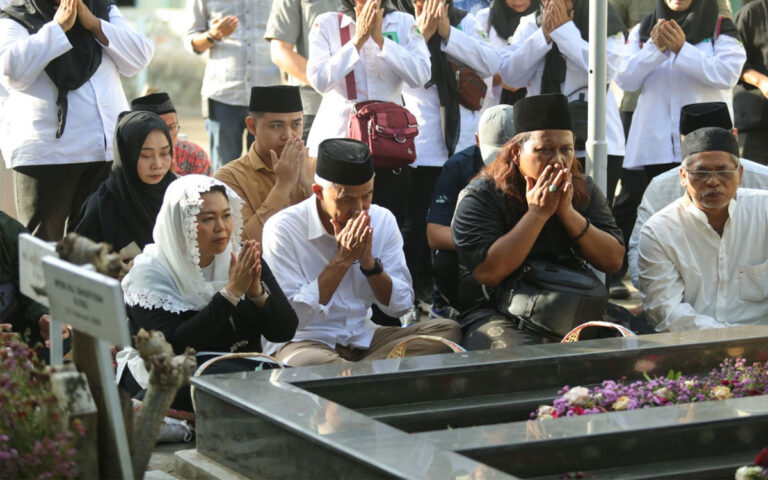 Ziarah Makam Kakek Cak Imin, Warga Teriaki Ganjar Presiden