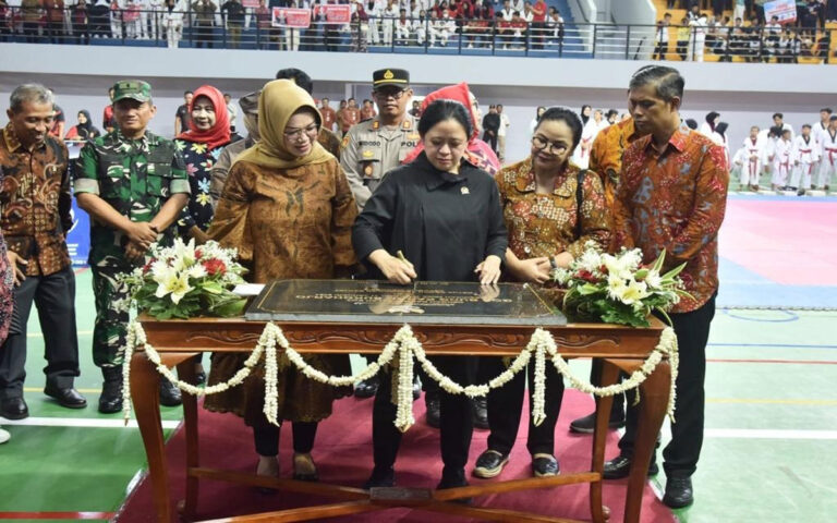 Puan Maharani Resmikan GOR Bung Karno Sukoharjo