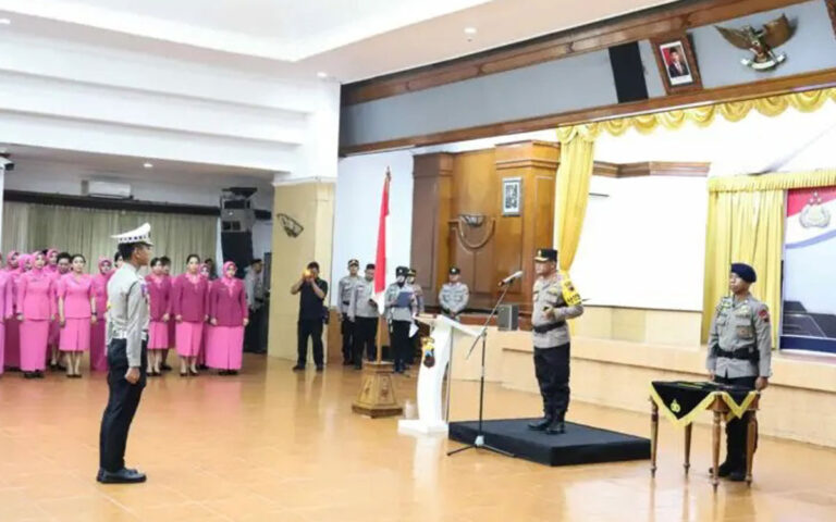 Kapolda Jateng Lantik Dansat Brimob Polda Jateng dan Kapolres Batang