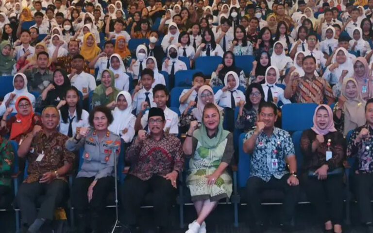 Ribuan Karya Literasi Siswa Binaan MKKS SMP Dilaunching