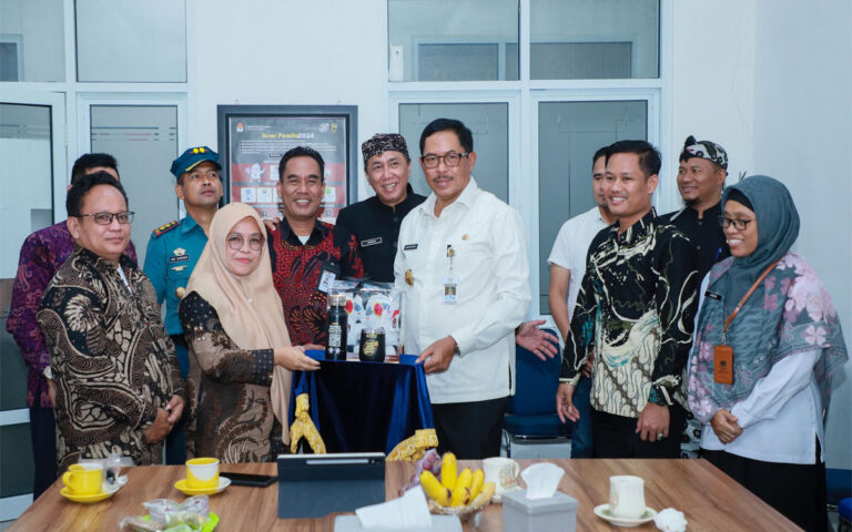 Kunjungi KPU Brebes, Nana Minta Partisipasi Pemilih Digenjot