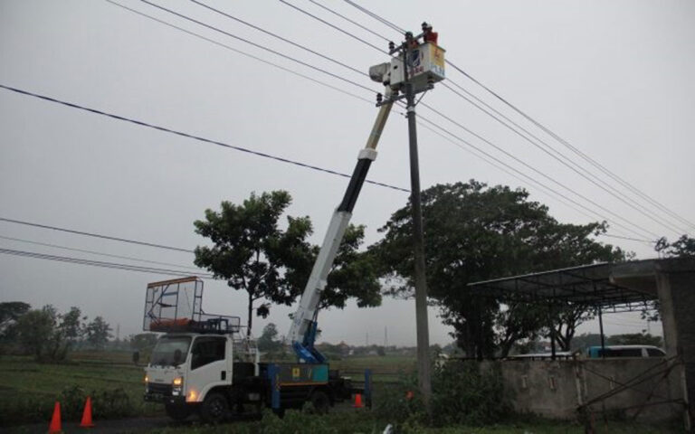 Paska Cuaca Ekstrem, PLN Berhasil Pulihkan Listrik di Jateng dan DIY