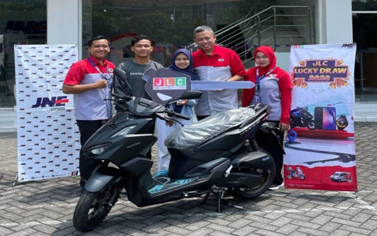 Member JLC Asal Pasuruan Dapat Hadiah Motor JNE