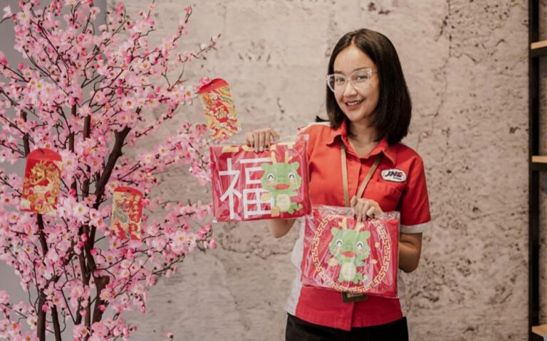 Sambut Tahun Baru Imlek 2024, JNE Dukung Produk Lokal