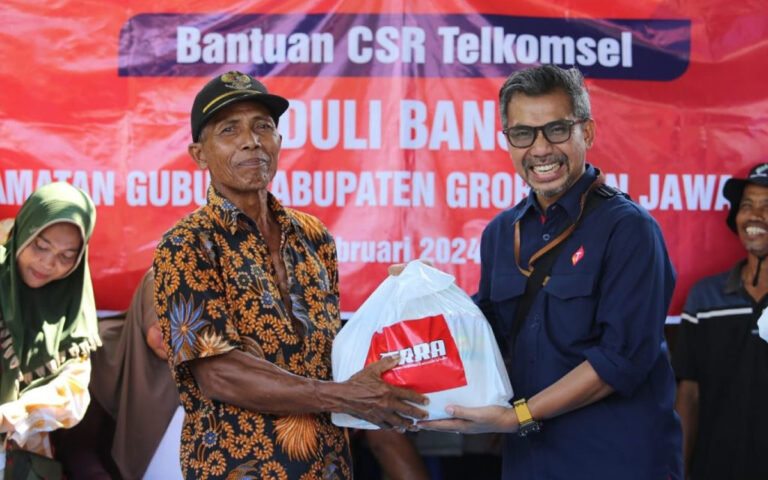 Peduli Banjir Grobogan, Telkomsel Salurkan Bantuan Pada Warga