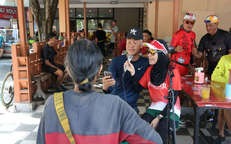 Momen Romantis Ganjar Dan Istri Nge-Rock Bareng Nyanyikan Lagu Dream Theater