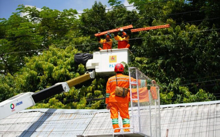 PLN Himbau Masyarakat Waspadai Aktivitas Dekat Jaringan Listrik