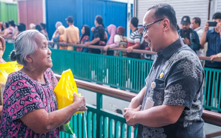 Stabilkan Harga Beras, Pemkot Magelang dan Bulog Gelar Operasi Pasar