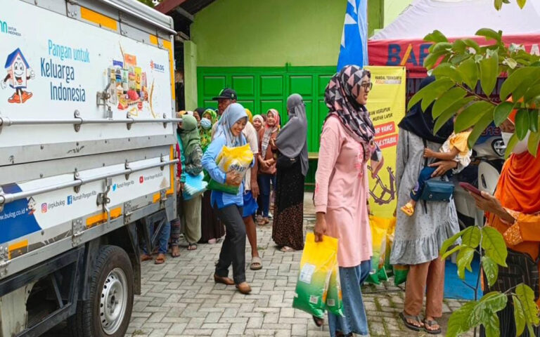 Rembang Gelar Pasar Tani, 6 Ton Beras Ludes Terjual