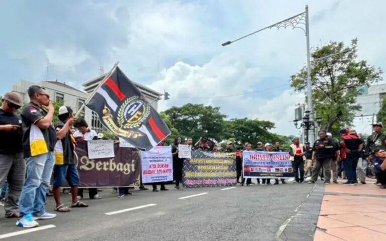 Ratusan Driver Online Gelar Aksi Tuntut Minimum Tarif