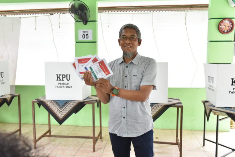 Sekda Sumarno Apresiasi Antusiasme Masyarakat Datangi TPS Meski Hujan