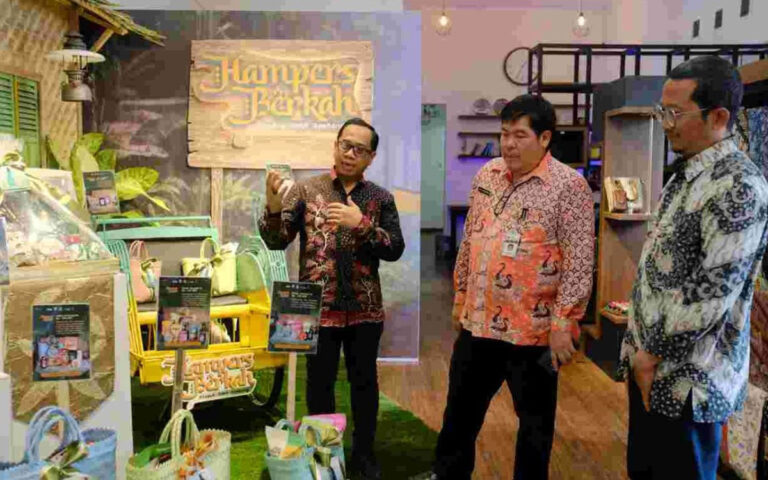 Semen Gresik dan Pemkab Rembang Launching Hampers Berkah Produk UMKM