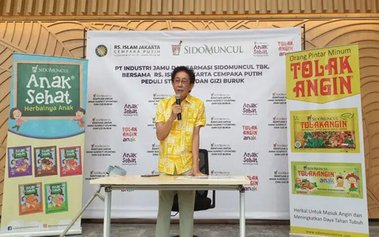 Sido Muncul Kembali Salurkan Bantuan Rp200 Juta Untuk Anak Stunting