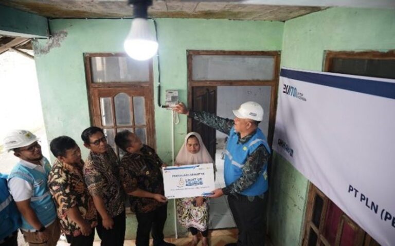 Sebanyak 269 Warga Jateng & DIY Nikmati Listrik Gratis