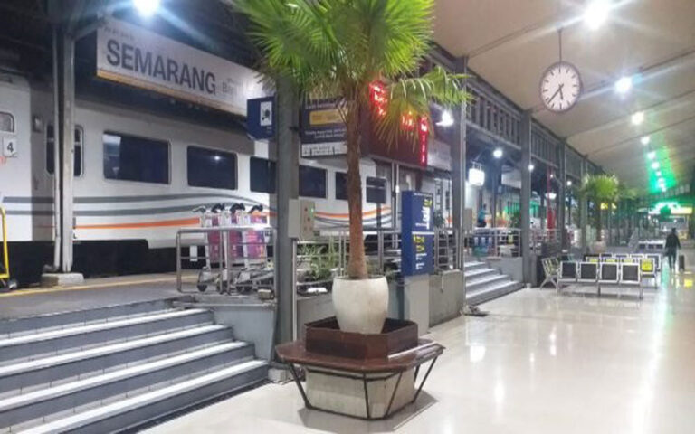 Banjir Surut, Stasiun Semarang Tawang Kembali Layani Penumpang