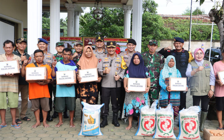 Banjir di Grobogan, Kapolda Jateng dan Pangdam Kunjungi Lokasi Pengungsian