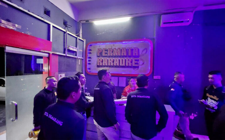Langgar Aturan Ramadan, Sejumlah Tempat Hiburan di Semarang Disegel Satpol PP