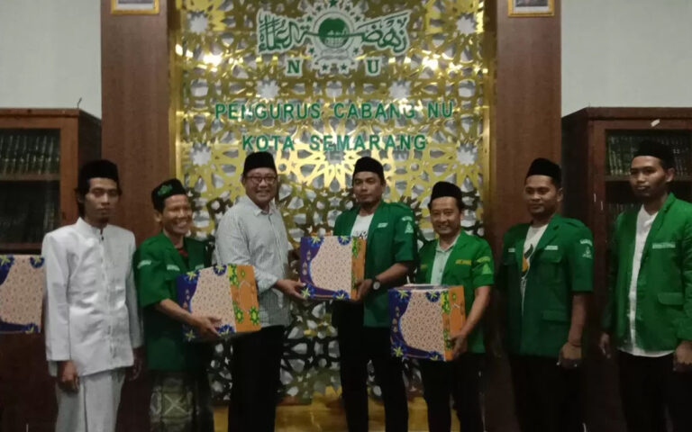 Iswar dan GP Ansor  Salurkan Ribuan Bantuan untuk Lansia dan Anak Yatim