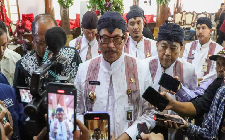 Pj Gubernur Jateng Siapkan Anggaran Perbaikan Jalan Rusak di Jepara