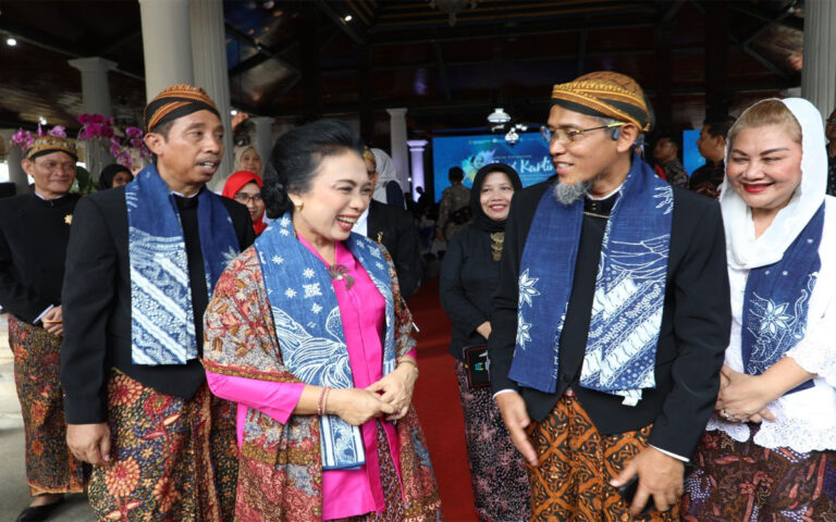 Perempuan Harus Mampu Berdaya Ekonomi