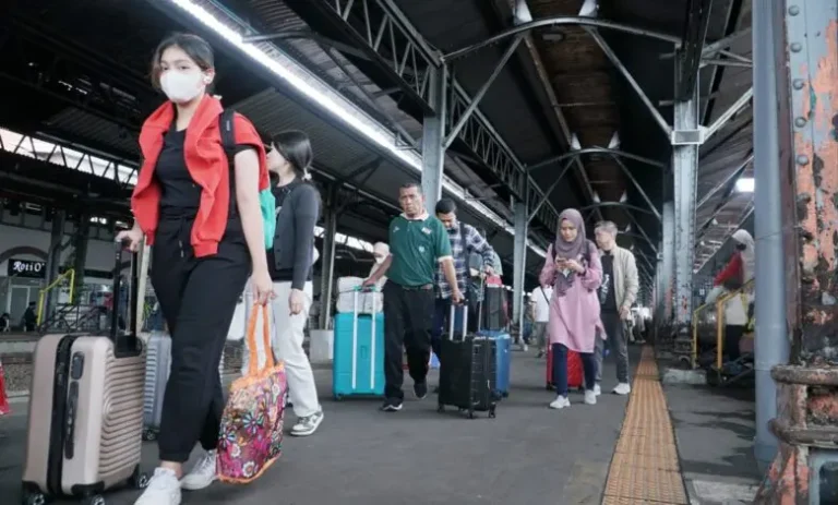 409.000 Pemudik Masuk Stasiun Semarang