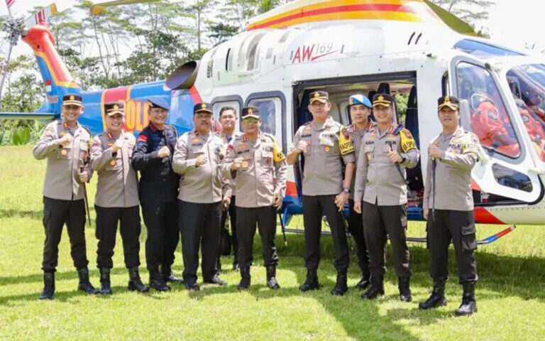 Kapolda Jateng Pantau Arus Mudik via Jalur Udara