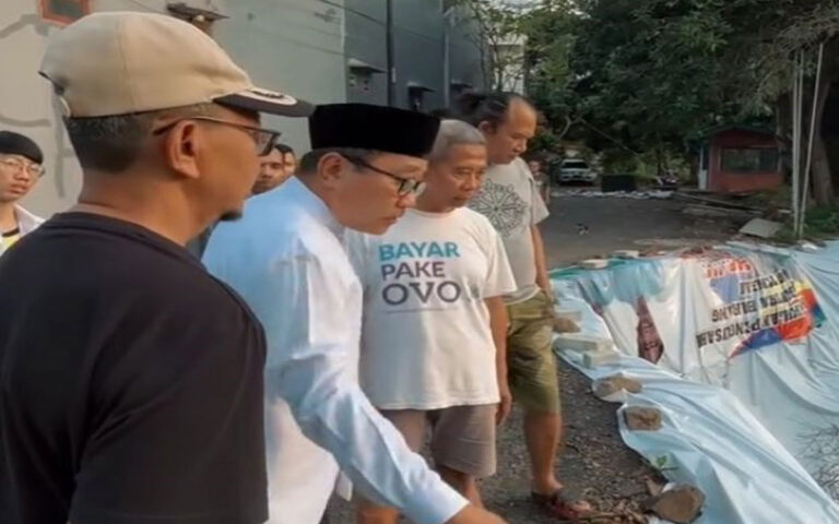 Iswar Aminuddin Akan Fasilitasi Penyelesian Masalah Amblasnya Jalan Permata Puri