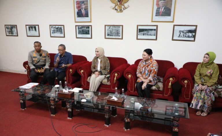 Solo Tuan Rumah HUT Dekranas dan HKG PKK 2024