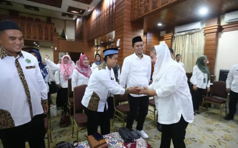 Wali Kota Semarang Lepas Keberangkatan 100 Jemaah Haji ASN