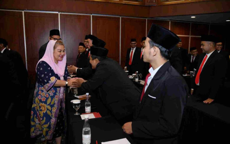 Ita Hadiri Pelantikan 80 PPK Kota Semarang