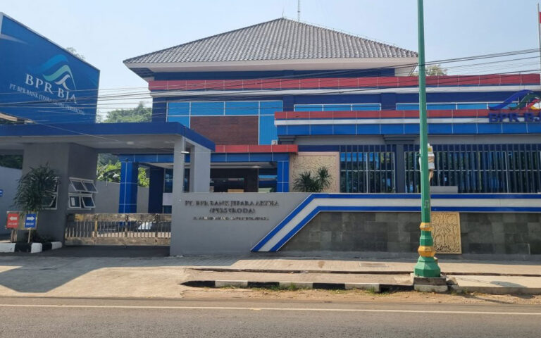 OJK Cabut Izin PT BPR Bank Jepara Artha
