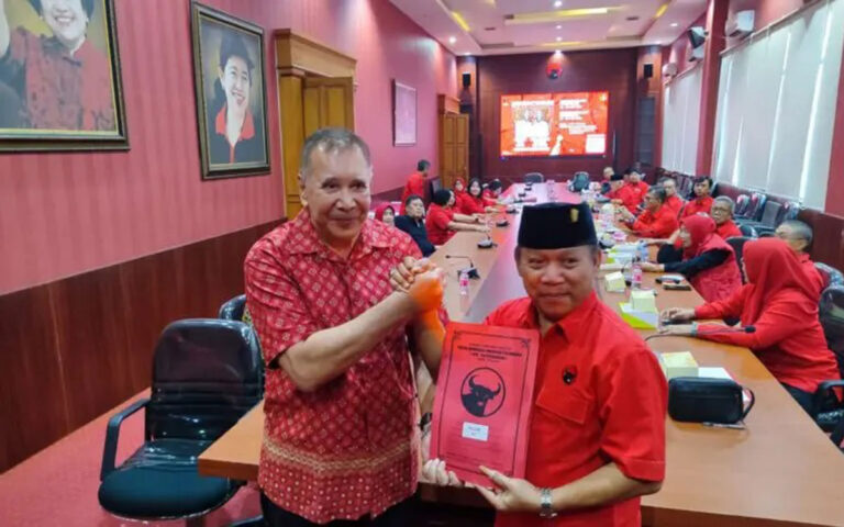 Rukma Setyabudi Kembalikan Formulir Bacagub Jateng