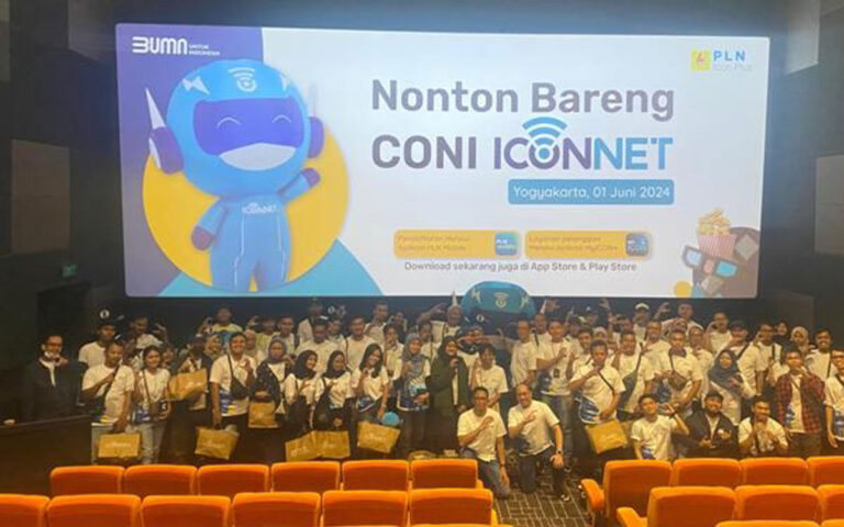 PLN Icon Plus Regional JBT Nobar Bareng Pelanggan Setia