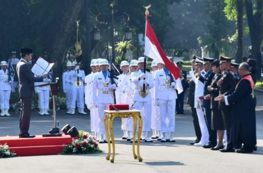 Presiden Lantik 906 Calon Perwira Remaja TNI-Polri