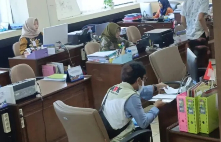 KPK Geledah Kantor Dinsos dan Bappeda Kota Semarang