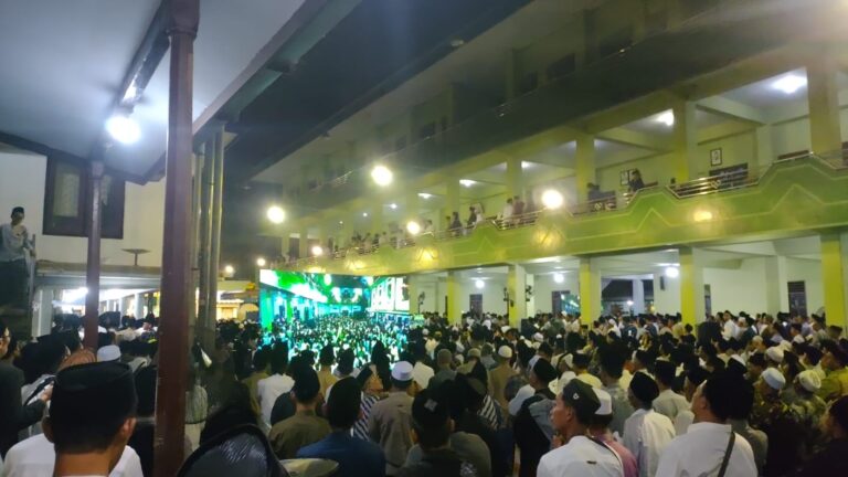 Haul Satu Abad Pondok Pesantren Al Falah Ploso: Sebuah Refleksi Keikhlasan dan Istiqomah