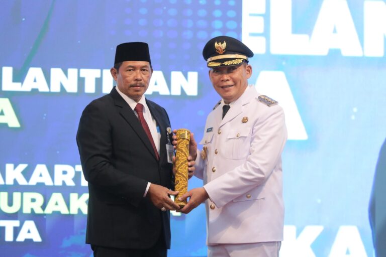 Pj Gubernur Jateng Lantik Teguh Prakosa Jadi Wali Kota Surakarta
