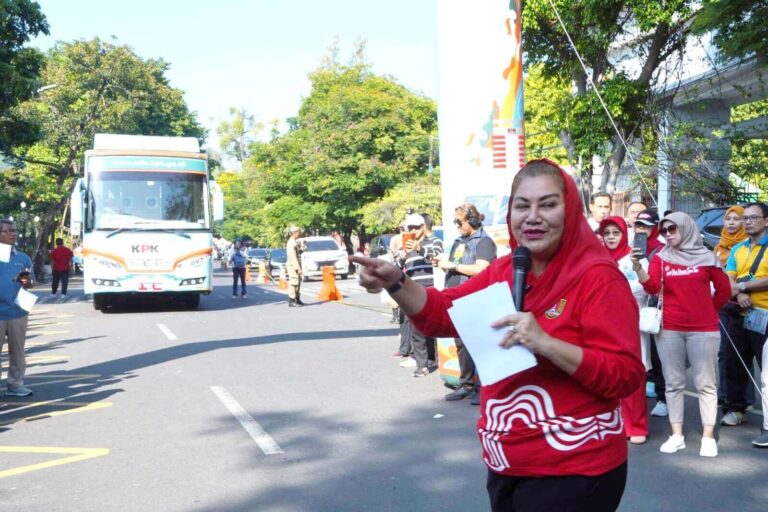 Mbak Ita Lepas Roadshow Bus KPK Jelajah Negeri Bangun Semangat Antikorupsi