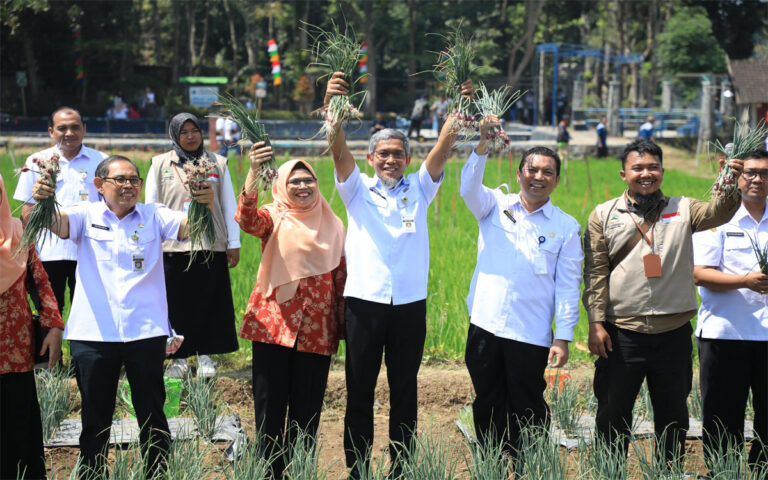 Tingkatkan Produktivitas Pertanian, Sekda Jateng Dorong Petani Milenial Terus Berinovasi