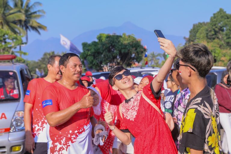 Hari Jadi Jateng, Nana Lari Bersama Ribuan Warga di Salatiga