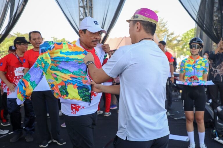 Nana Luncurkan Jersey, Bank Jateng Tour de Borobudur 2024