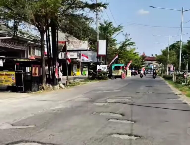 Pemkot Semarang Berencana Betonisasi Jalan Anjasmoro Raya