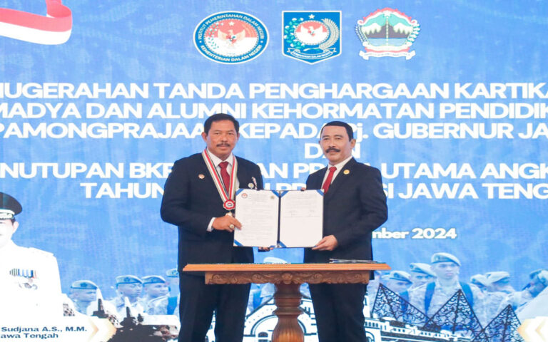 Berhasil Berdayakan Praja IPDN, Nana Sudjana Dianugerahi Kartika Pamong Praja Madya