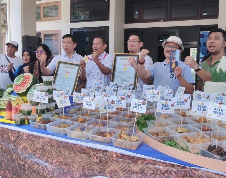 UNDIP Pecahkan Rekor MURI dan Dunia dengan Tumpeng Nasi Jagung dan Lauk Ayam Nusantara Terbanyak