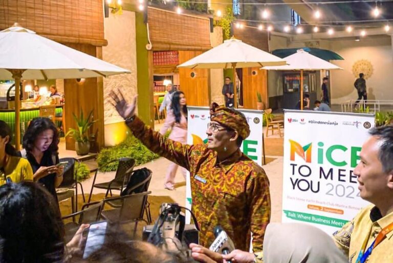 Menparekraf Sandiaga Uno Apresiasi Black Stone Yacht Club Bali